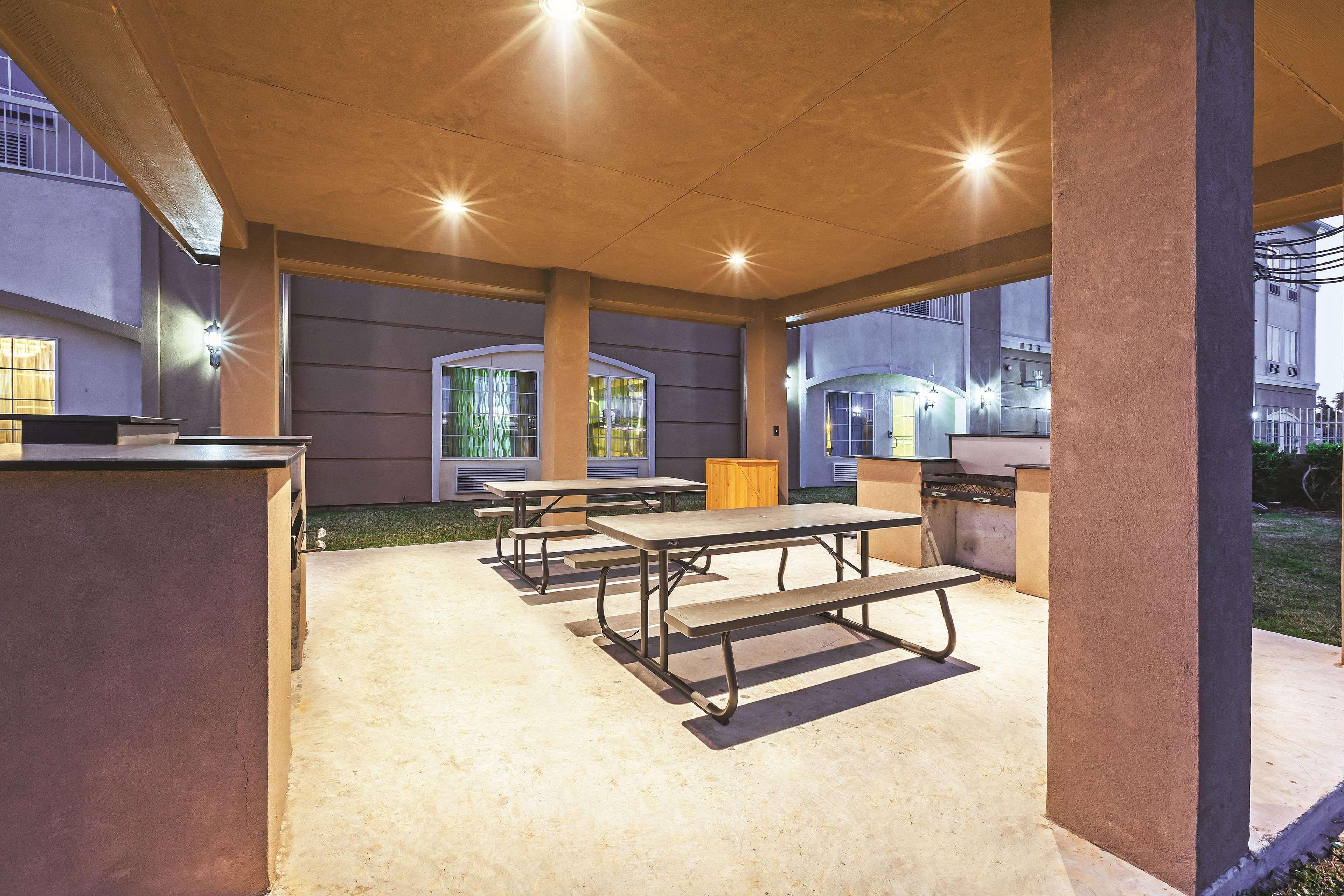 Hotel La Quinta By Wyndham Angleton Exteriér fotografie